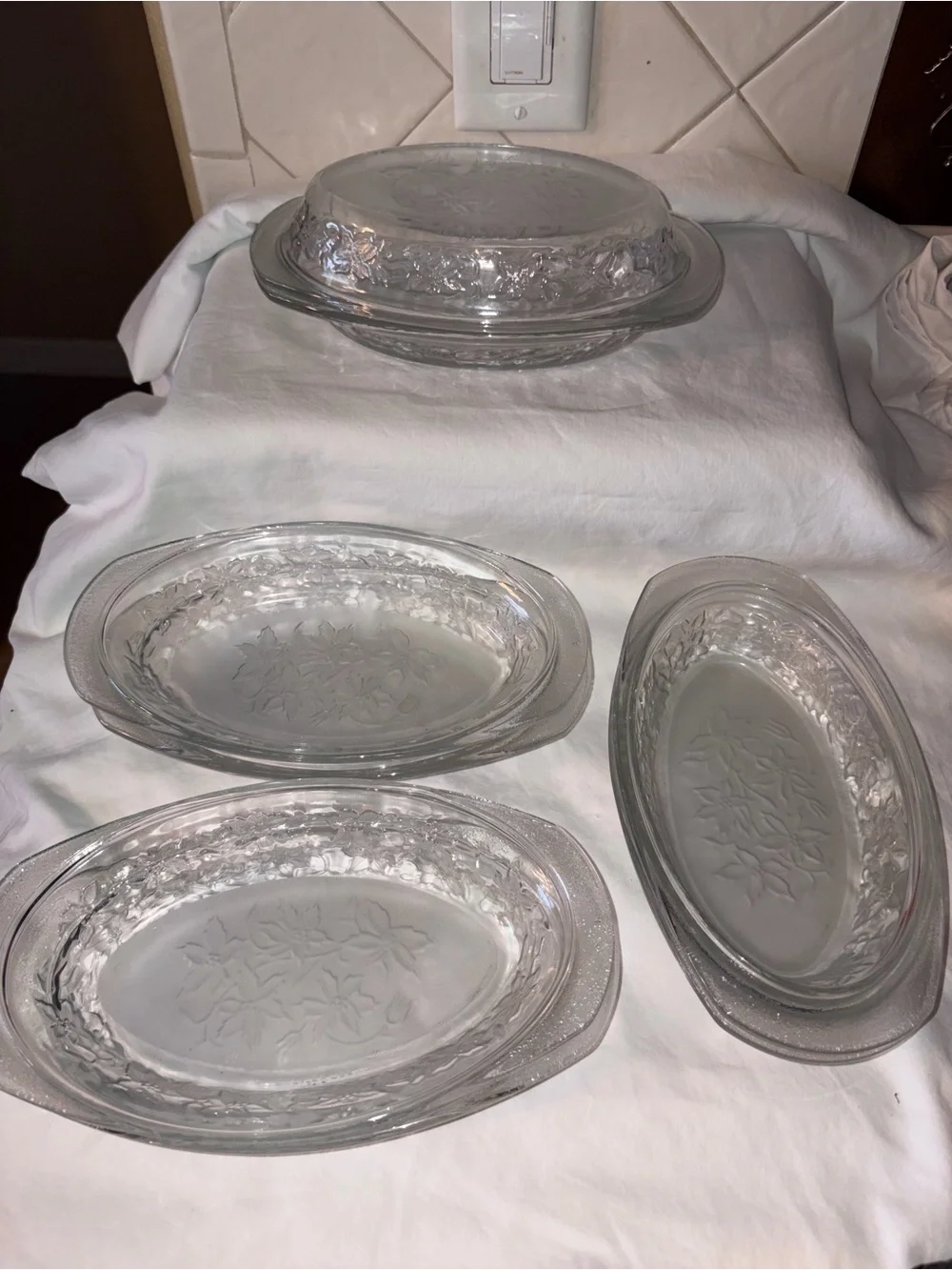 Like new disc Princess House Fantasia set of 4 Individual Casserole dishes
